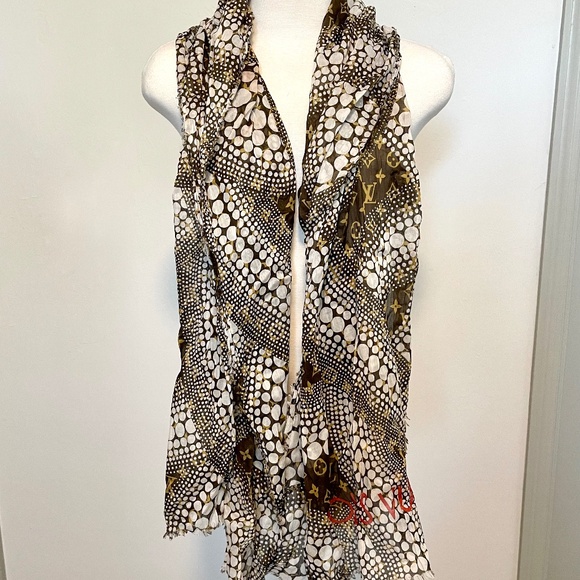 Louis Vuitton Yoyoi Kusama Scarf - Picture 4 of 8